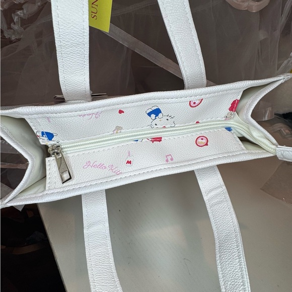 White Hello Kitty Tote Bag - Picture 4 of 5
